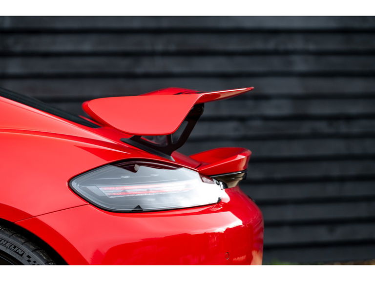 Porsche 718 Cayman GT4