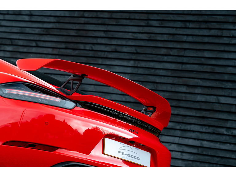 Porsche 718 Cayman GT4
