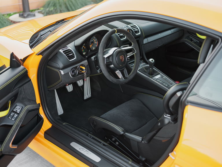 Porsche 981 Cayman GT4