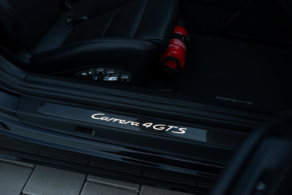 Porsche 991 Carrera 4 GTS