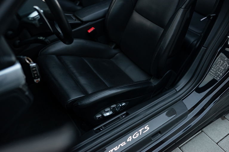 Porsche 991 Carrera 4 GTS