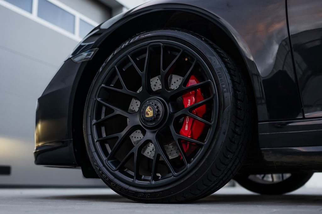 Porsche 991 Carrera 4 GTS