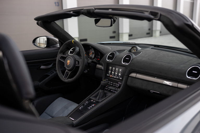 Porsche 718 Spyder RS