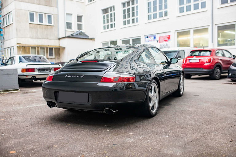Porsche 996 Carrera 4 Millennium Edition