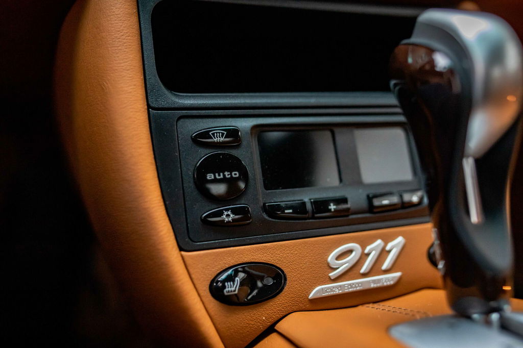 Porsche 996 Carrera 4 Millennium Edition