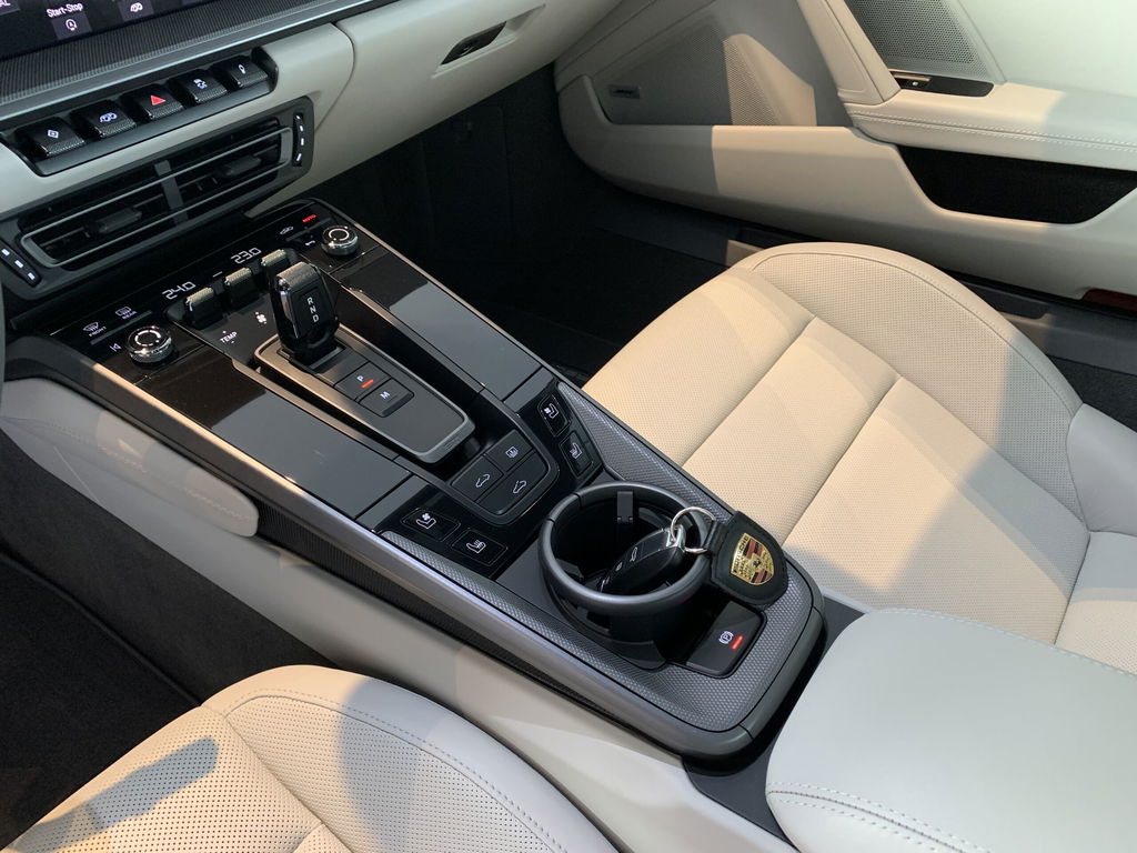 Porsche 992 Carrera 4S