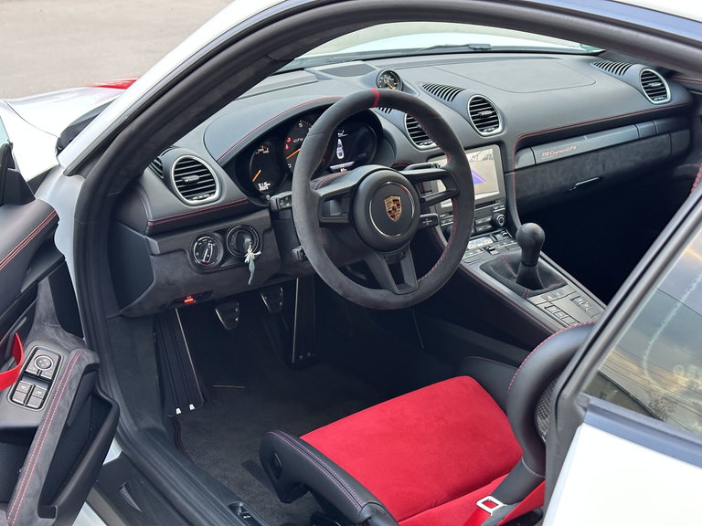 Porsche 718 Cayman GT4 Sports Cup Edition