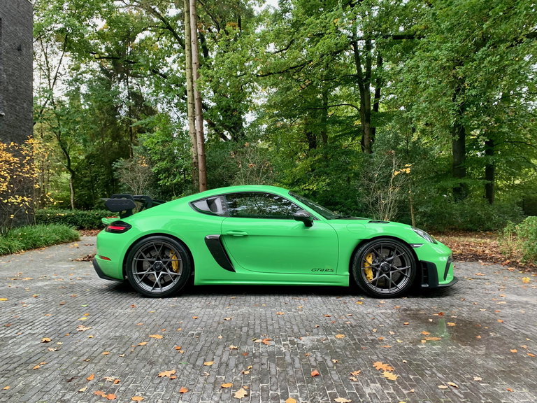 Porsche 718 Cayman GT4 RS