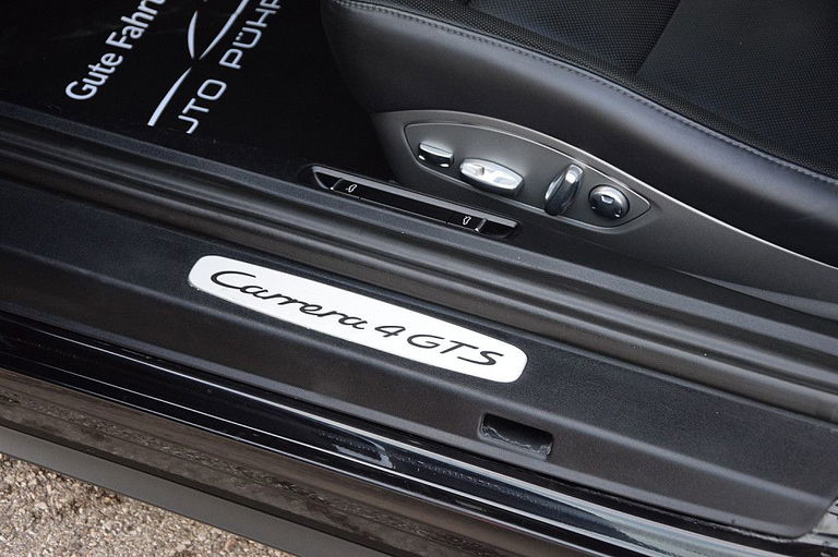 Porsche 991 Carrera 4 GTS