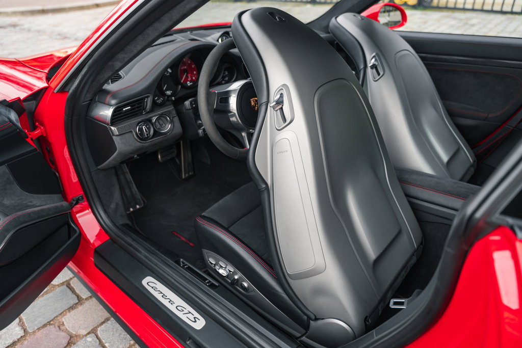 Porsche 991 Carrera GTS