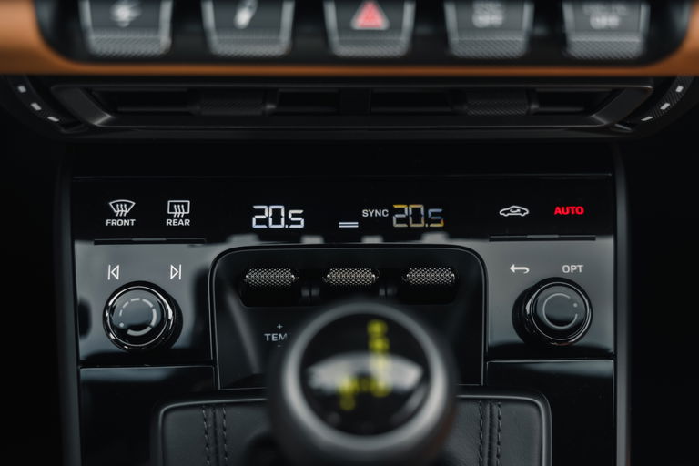 Porsche 992 GT3 Touring