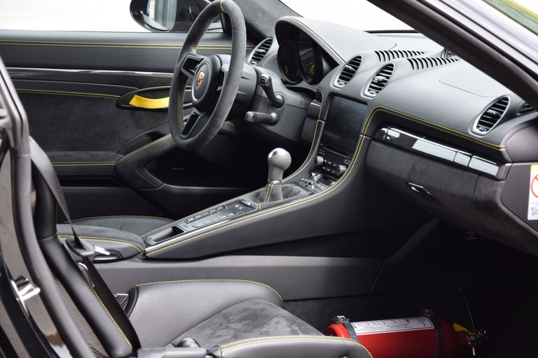 Porsche 718 Cayman GT4