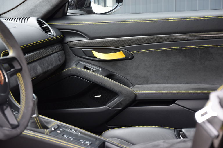 Porsche 718 Cayman GT4