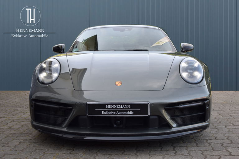 Porsche 992 Carrera 4 GTS