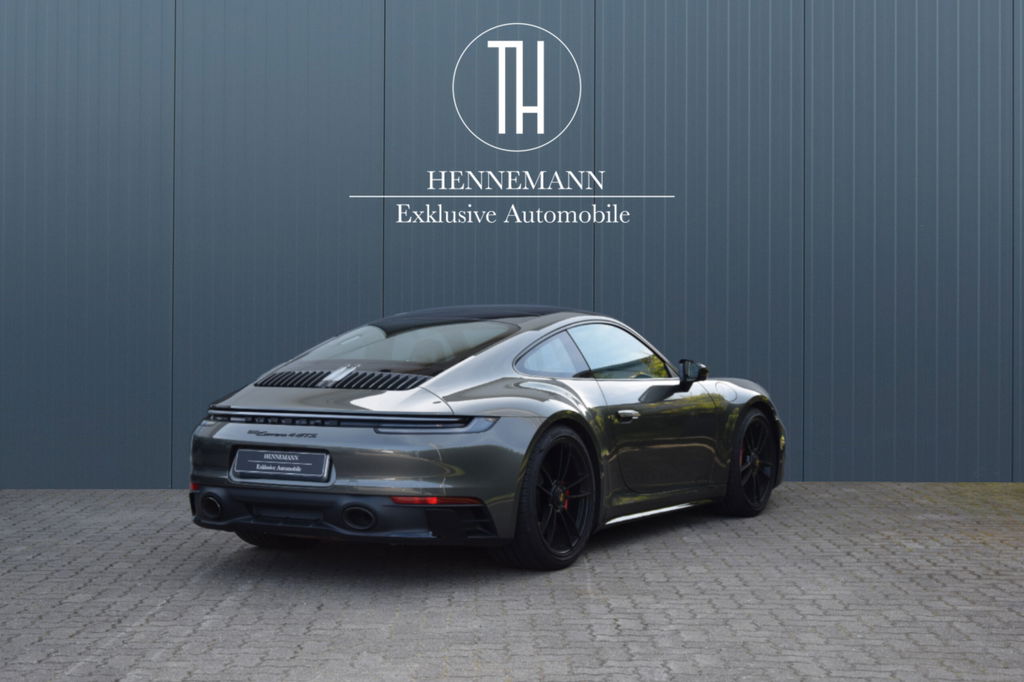 Porsche 992 Carrera 4 GTS