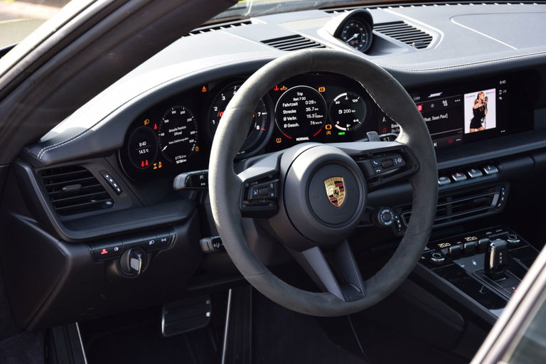 Porsche 992 Carrera 4 GTS