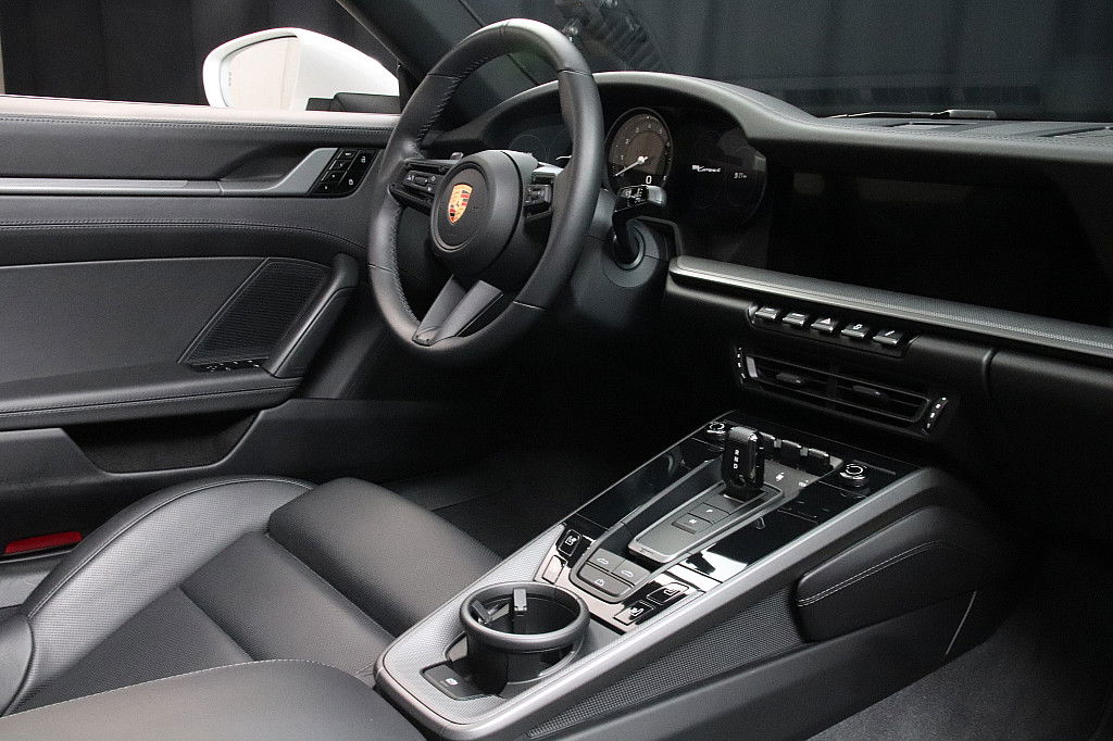 Porsche 992 Carrera 4