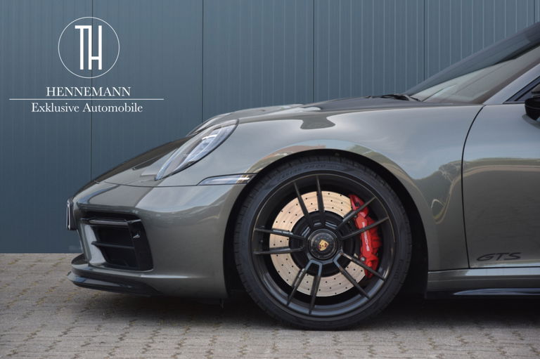 Porsche 992 Carrera 4 GTS