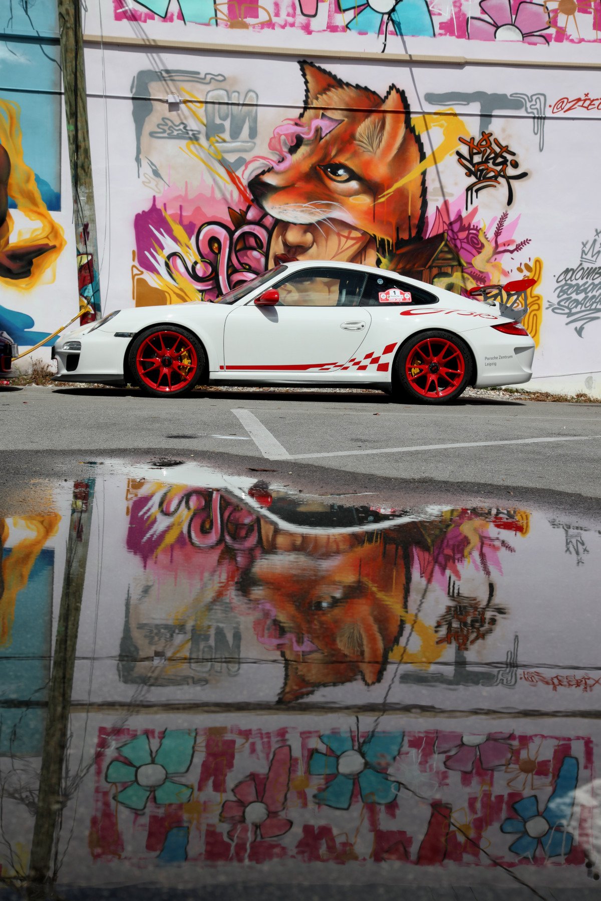 Porsche 997.2 GT3 RS in front of graffiti in Miami