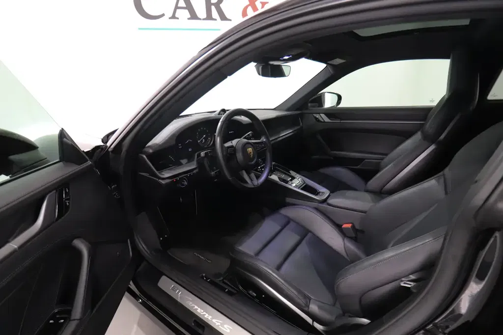 Porsche 992 Carrera 4S