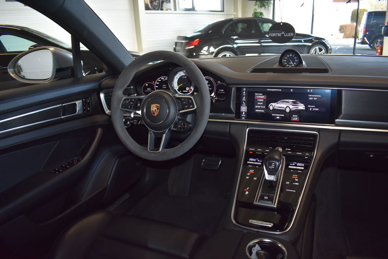 Porsche Panamera 4 E-Hybrid