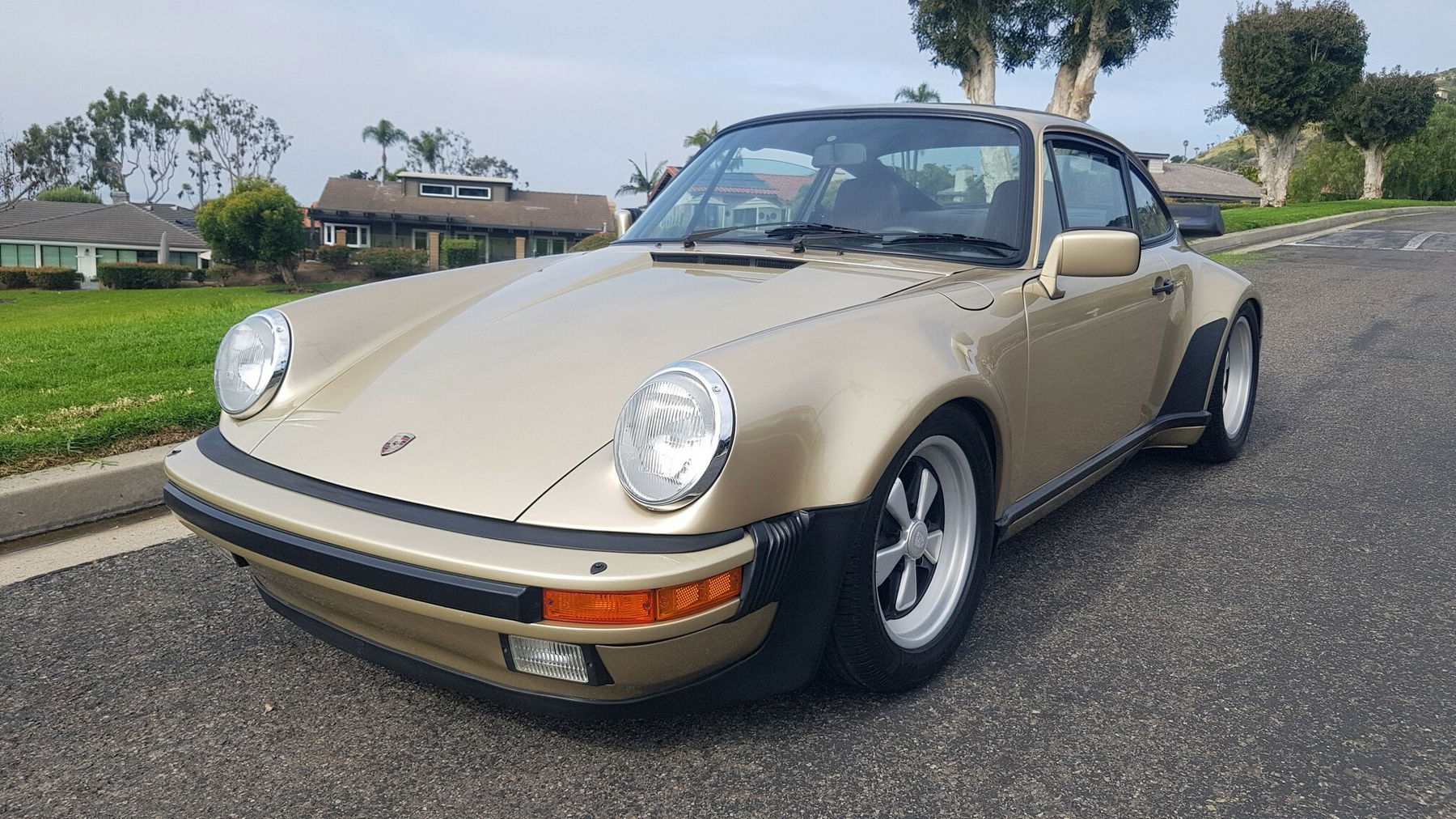 Porsche 911 Carrera 3.2 WTL 1984 - elferspot.com