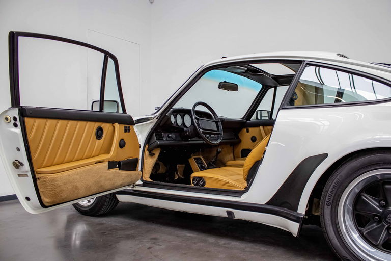 Porsche 911 Turbo 3.3