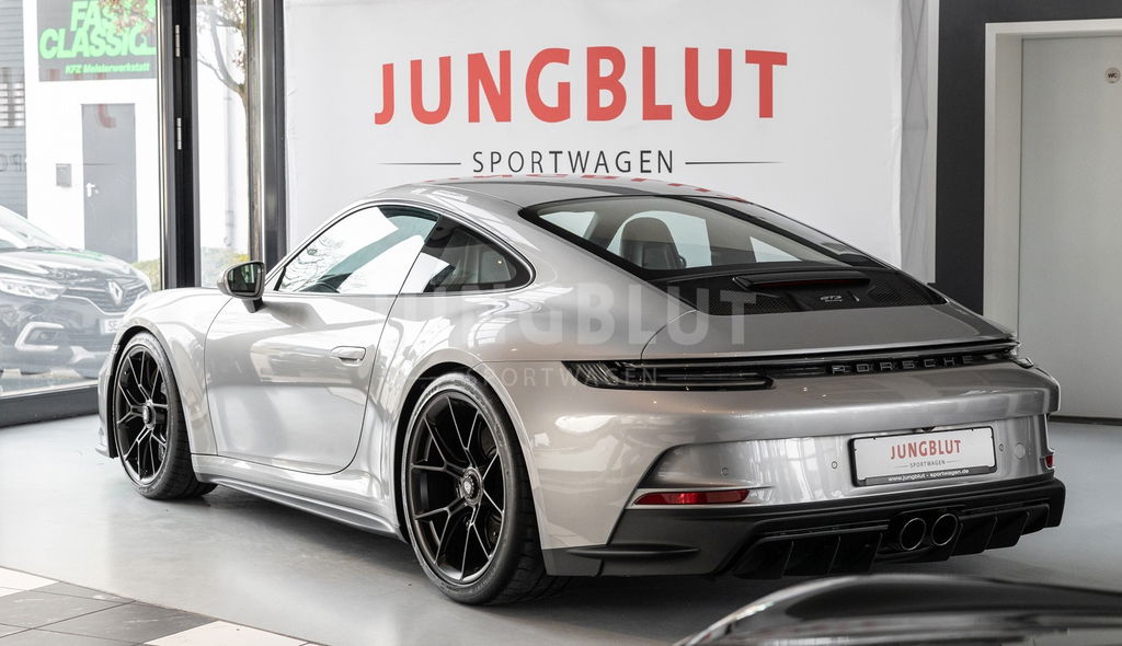 Porsche 992 GT3 Touring
