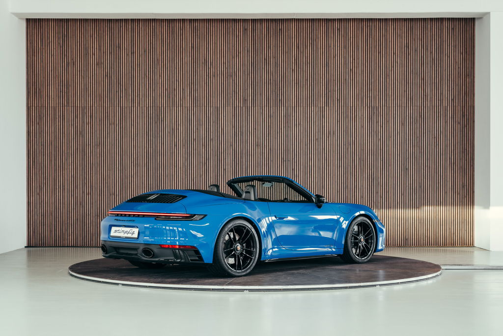 Porsche 992 Carrera 4 GTS