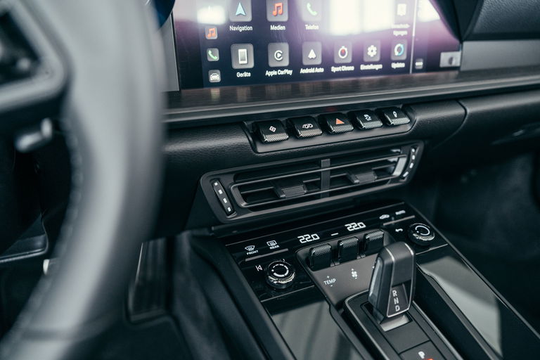 Porsche 992 Carrera 4 GTS