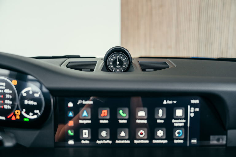 Porsche 992 Carrera 4 GTS