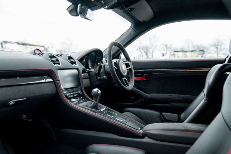 Porsche 718 Cayman GT4