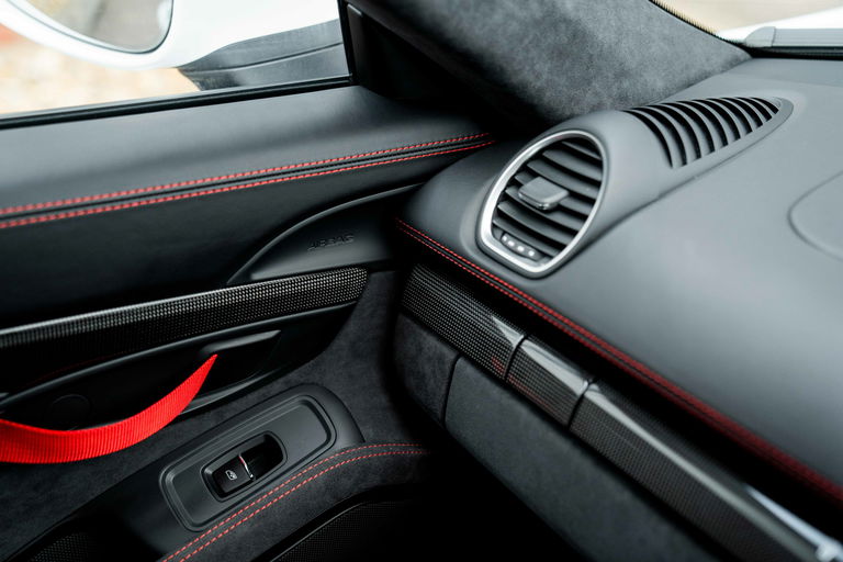 Porsche 718 Cayman GT4