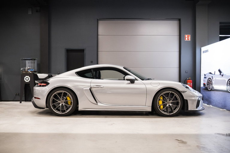 Porsche 718 Cayman GT4