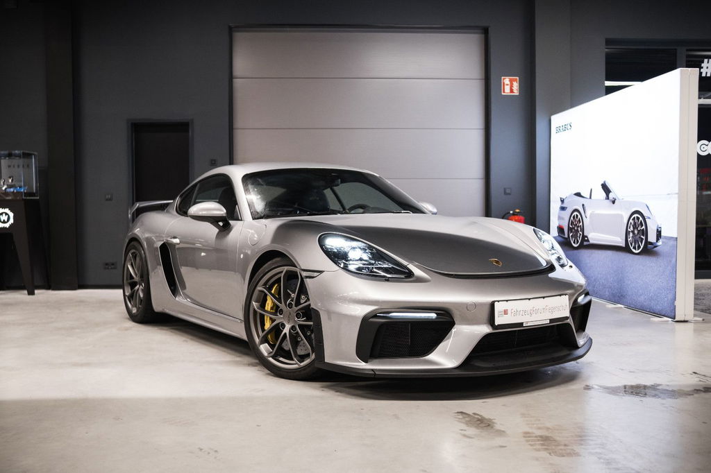 Porsche 718 Cayman GT4