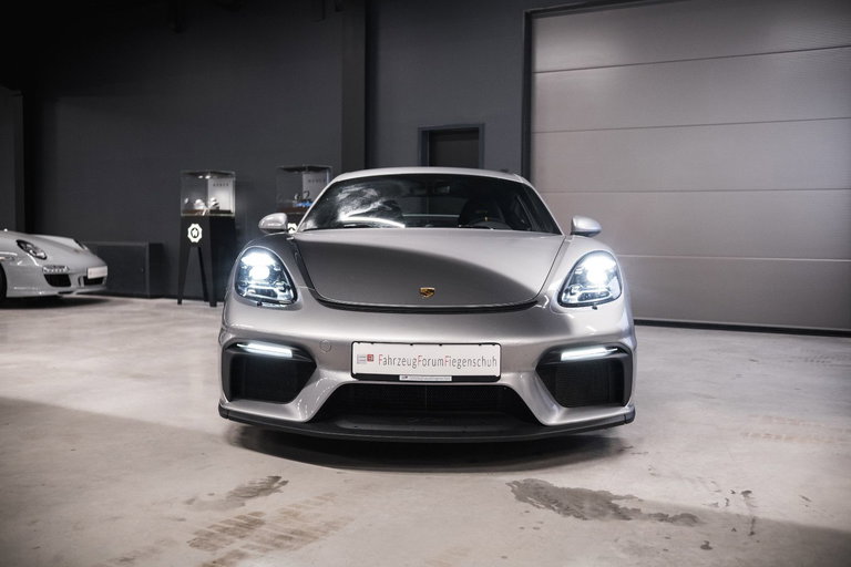 Porsche 718 Cayman GT4