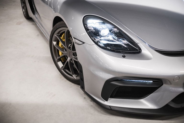 Porsche 718 Cayman GT4
