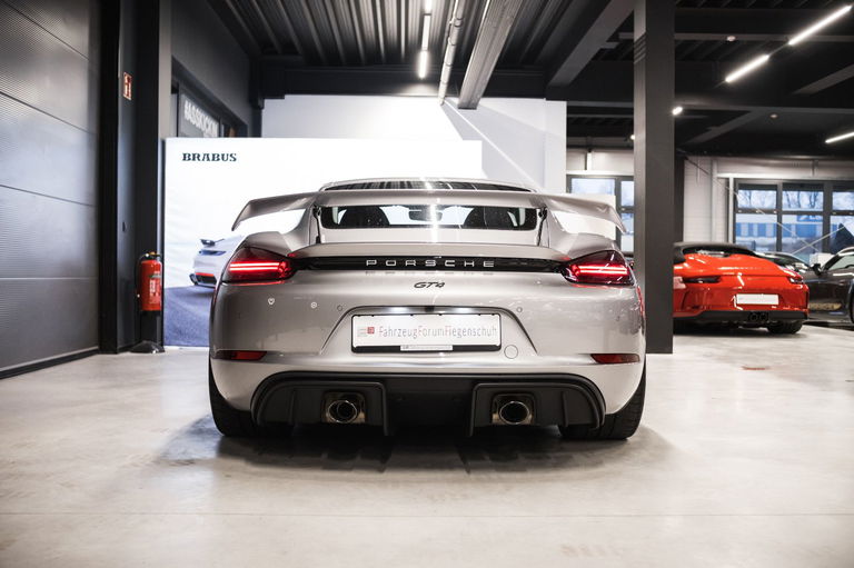 Porsche 718 Cayman GT4