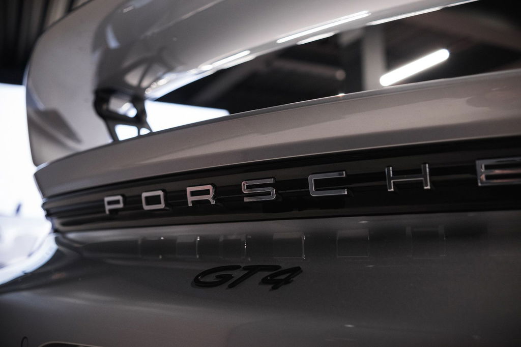 Porsche 718 Cayman GT4