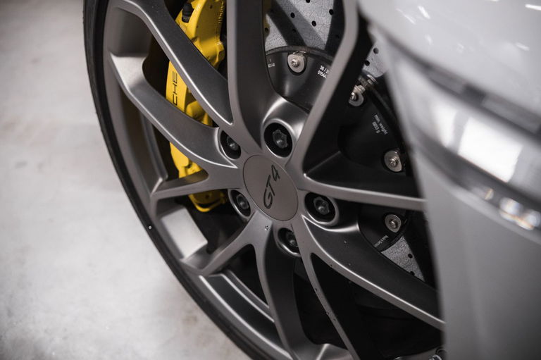 Porsche 718 Cayman GT4