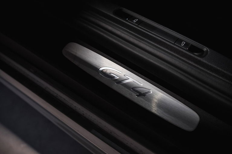 Porsche 718 Cayman GT4