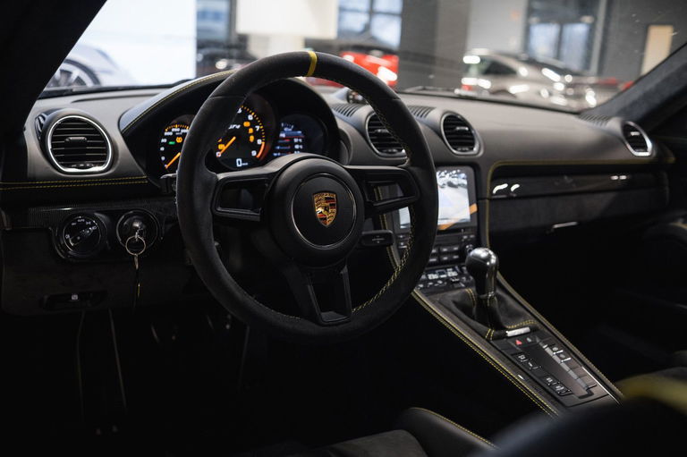 Porsche 718 Cayman GT4