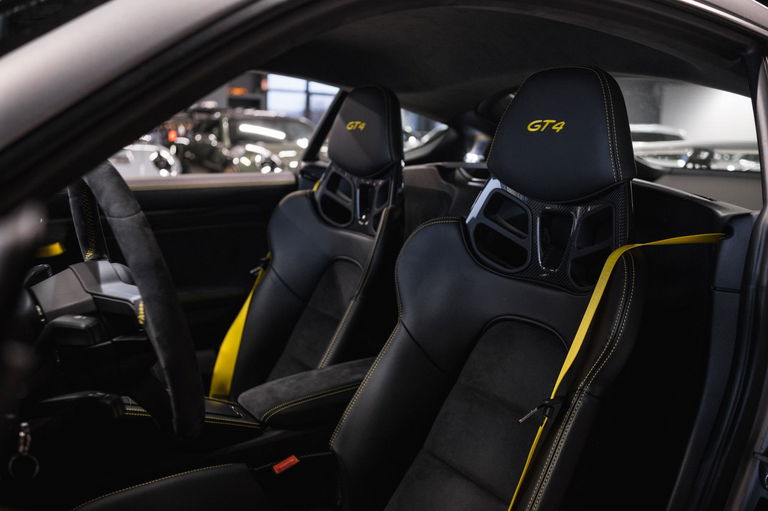 Porsche 718 Cayman GT4