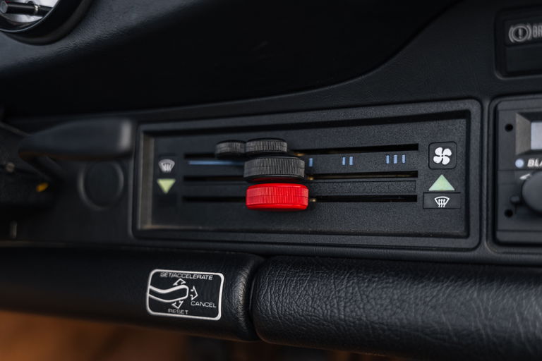 Porsche 911 Carrera 3.2 Speedster (US)