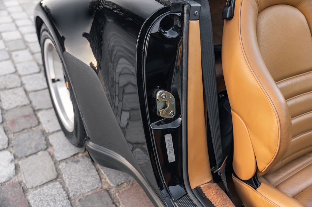 Porsche 911 Carrera 3.2 Speedster (US)