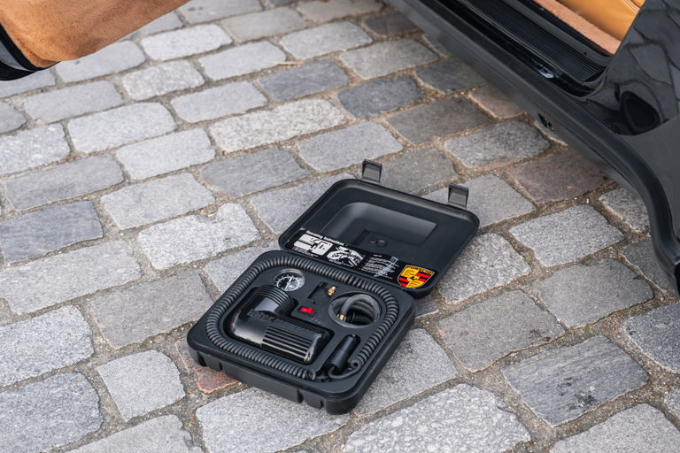 Porsche 911 Carrera 3.2 Speedster (US)