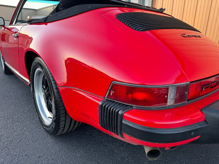 Porsche 911 Carrera 3.2 (US)
