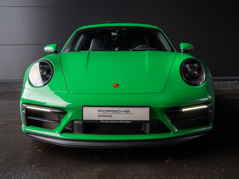 Porsche 992 Carrera 4 GTS