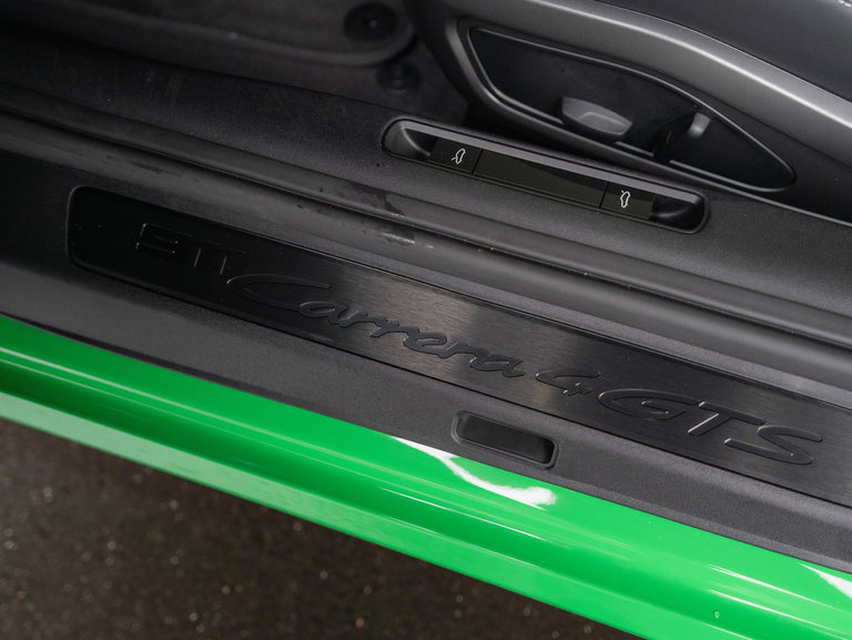 Porsche 992 Carrera 4 GTS