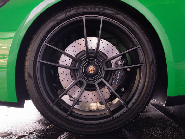 Porsche 992 Carrera 4 GTS